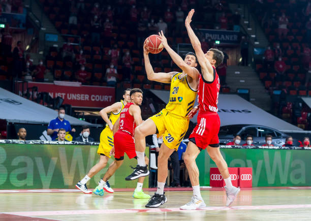 德甲：上届冠军莱沃库森以3比1 打败霍芬海姆.