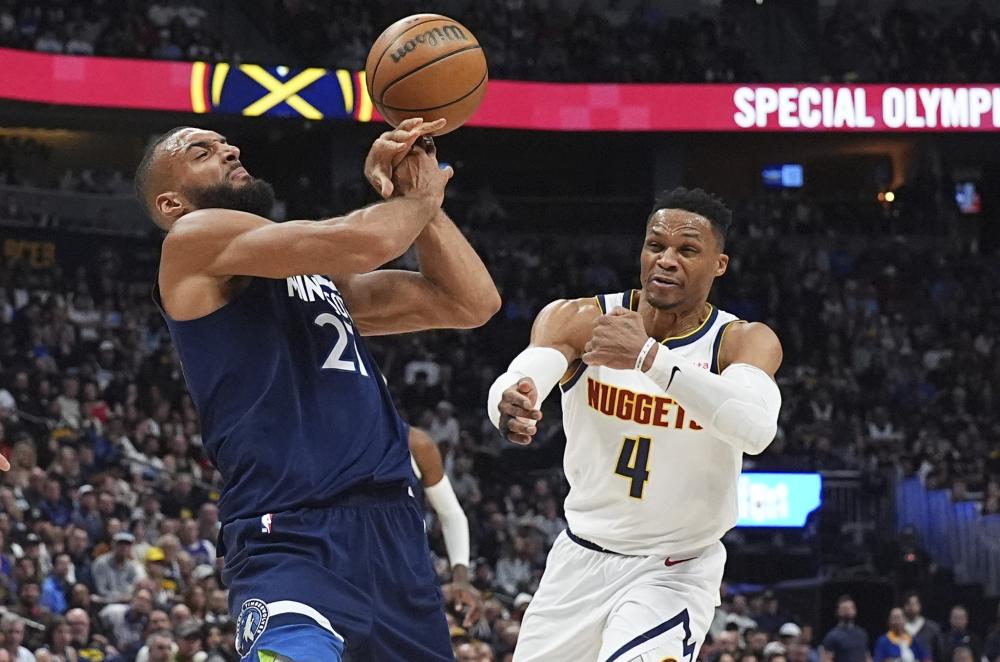 足球世界杯裁判否认偏袒传闻（足球世界杯裁判驳斥偏袒质疑）